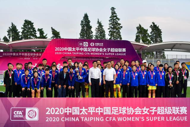 爱上她：与已婚客户的禁忌纠缠